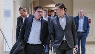 ​Die DFL hat sich am heutigen Montag mit Vertretern der 36 deutschen Profi-Klubs getroffen, um das weitere Vorgehen in der Coronavirus-Pandemie zu besprechen....