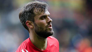 ​Ein weiterer Corona-Fall im deutschen Profifußball. Am Samstagabend gab ​Holstein Kiel bekannt, dass Stefan Thesker positiv auf das Coronavirus getestet...