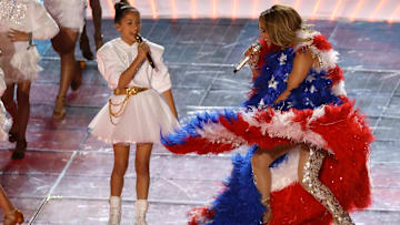 Emme cantó junto a su madre en el histórico show de medio tiempo del Super Bowl LIV 