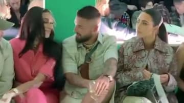 Maluma junto a Kim Kardashian en el desfile de Dior en Miami.