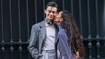 Pareja en el Paris Fashion Week 