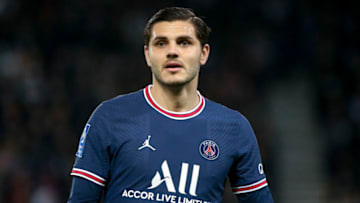 PARIS, FRANCE - OCTOBER 29: Mauro Icardi of PSG during the Ligue 1 Uber Eats match between Paris Saint-Germain (PSG) and Lille OSC (LOSC) at Parc des Princes stadium on October 29, 2021 in Paris, France. (Photo by John Berry/Getty Images)