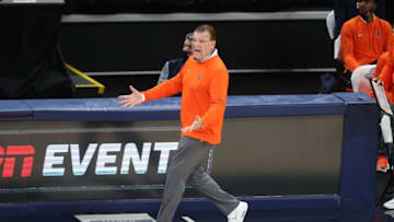 INDIANAPOLIS, INDIANA - DECEMBER 02: Brad Underwood the head coach of the Illinois Fighting Illini gives instructions to his team against the Baylor Bears during the Jimmy V Classic at Bankers Life Fieldhouse on December 02, 2020 in Indianapolis, Indiana. (Photo by Andy Lyons/Getty Images)