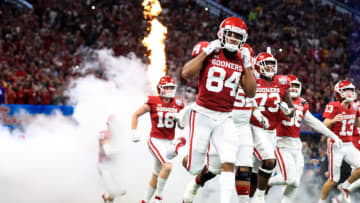 Oklahoma football players take the field (Photo by Carmen Mandato/Getty Images)