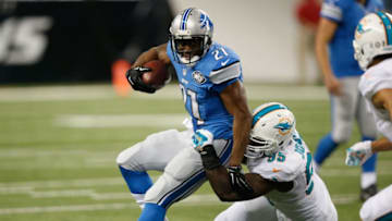 DETROIT, MI - NOVEMBER 09: Reggie Bush #21 of the Detroit Lions tries to avoid the tackle by Dion Jordan #95 of the Miami Dolphins in the third quarter at Ford Field on November 09, 2014 in Detroit, Michigan. (Photo by Joe Robbins/Getty Images)