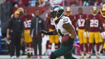 Oct 16, 2016; Landover, MD, USA; Philadelphia Eagles running back Ryan Mathews (24) rushes the ball against the Washington Redskins during the second half at FedEx Field. Mandatory Credit: Brad Mills-USA TODAY Sports