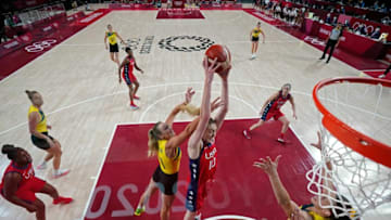 USA's Breanna Stewart (C) goes to the basket in the women's quarter-final basketball match between Australia and USA during the Tokyo 2020 Olympic Games at the Saitama Super Arena in Saitama on August 4, 2021. (Photo by Eric GAY / POOL / AFP) (Photo by ERIC GAY/POOL/AFP via Getty Images)