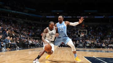 MINNEAPOLIS, MN - DECEMBER 13: Kawhi Leonard #2 of the LA Clippers handles the ball during the game against the Minnesota Timberwolves on December 13, 2019 at Target Center in Minneapolis, Minnesota. NOTE TO USER: User expressly acknowledges and agrees that, by downloading and or using this Photograph, user is consenting to the terms and conditions of the Getty Images License Agreement. Mandatory Copyright Notice: Copyright 2019 NBAE (Photo by David Sherman/NBAE via Getty Images)