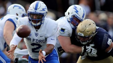 ANNAPOLIS, MD - OCTOBER 07: Air Force Falcons quarterback Arion Worthman (2) pitches the ball during a match between Navy and Air Force on October 07, 2017, at NavyMarine Corps Memorial Stadium in Annapolis, Maryland. (Photo by Daniel Kucin Jr./Icon Sportswire via Getty Images)