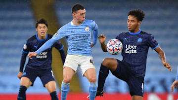 Manchester City's English midfielder Phil Foden (L) vies with Marseille's French defender Boubacar Kamara. (Photo by PAUL ELLIS/AFP via Getty Images)