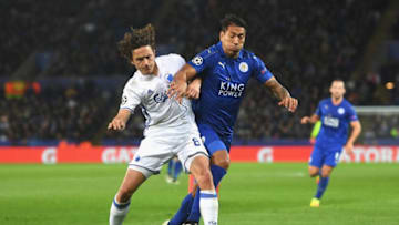 LEICESTER, ENGLAND - OCTOBER 18: Thomas Delaney of FC Copenhagen and Leonardo Ulloa of Leicester City compete for the ball during the UEFA Champions League Group G match between Leicester City FC and FC Copenhagen at The King Power Stadium on October 18, 2016 in Leicester, England. (Photo by Michael Regan/Getty Images)
