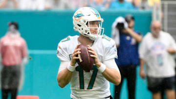 MIAMI GARDENS, FL - DECEMBER 11: Ryan Tannehill #17 of the Miami Dolphins looks downfield during the 2nd quarter against the Arizona Cardinals at Hard Rock Stadium on December 11, 2016 in Miami Gardens, Florida. (Photo by Eric Espada/Getty Images)