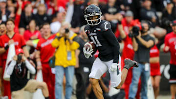 Cincinnati Bearcats wide receiver Tyler Scott runs with the ball against the Navy Midshipmen at Nippert Stadium. USA Today.