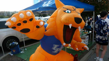 Kentucky fans Cat Walk