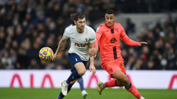 LONDON, ENGLAND - DECEMBER 05: Ben Davies of Tottenham Hotspur battles for possession with Adam Idah of Norwich City during the Premier League match between Tottenham Hotspur and Norwich City at Tottenham Hotspur Stadium on December 05, 2021 in London, England. (Photo by Mike Hewitt/Getty Images)