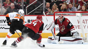 GLENDALE, AZ - NOVEMBER 05: Goalie Darcy Kuemper #35 of the Arizona Coyotes looks to make a save as Claude Giroux #28 of the Philadelphia Flyers skates in with the puck and Kevin Connauton #44 of the Coyotes defends during the third period at Gila River Arena on November 5, 2018 in Glendale, Arizona. (Photo by Norm Hall/NHLI via Getty Images)