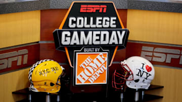 NEW YORK, NY - SEPTEMBER 23: ESPN College GameDay hosts their game day show at Times Square on September 23, 2017 in New York City. (Photo by Abbie Parr/Getty Images)