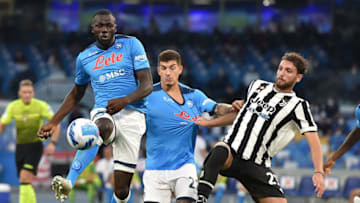 NAPLES, ITALY - SEPTEMBER 11: Kalidou Koulibaly and Giovanni Di Lorenzo of SSC Napoli and Manuel Locatelli of Juventus FC in action during the Serie A match between SSC Napoli and Juventus at Stadio Diego Armando Maradona on September 11, 2021 in Naples, Italy. (Photo by Giuseppe Bellini/Getty Images)