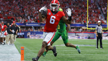 ATLANTA, GA - SEPTEMBER 03: Kenny McIntosh #6 of the Georgia Bulldogs rushes in for a touchdown during the first half against the Oregon Ducks at Mercedes-Benz Stadium on September 3, 2022 in Atlanta, Georgia. (Photo by Todd Kirkland/Getty Images)