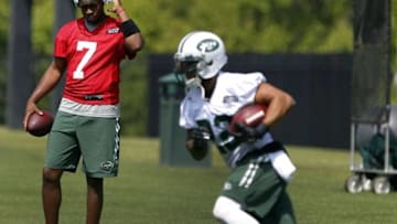 May 25, 2016; New York, NY, USA; New York Jets quarterback Geno Smith (7) watches Matt Forte run with the ball during OTA at Atlantic Health Training Center. Mandatory Credit: Noah K. Murray-USA TODAY Sports