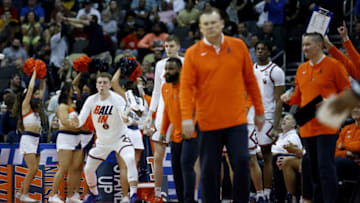 PITTSBURGH, PENNSYLVANIA - MARCH 18: The Illinois Fighting Illini bench reacts against the Chattanooga Mocs during the second half in the first round game of the 2022 NCAA Men's Basketball Tournament at PPG PAINTS Arena on March 18, 2022 in Pittsburgh, Pennsylvania. (Photo by Kirk Irwin/Getty Images)