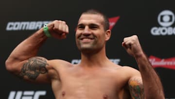 CURITIBA, BRAZIL - MAY 13: Mauricio 'Shogun' Rua of Brazil steps on the scale during the UFC 198 weigh-in at Arena da Baixada stadium on May 13, 2016 in Curitiba, Parana, Brazil. (Photo by Buda Mendes/Getty Images)
