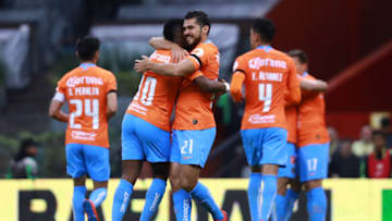 MEXICO CITY, MEXICO - JANUARY 19: Henry Martin (R) of America celebrates after scoring the second goal of his team during the third round match between America and Pachuca as part of the Torneo Clausura 2019 Liga MX at Azteca Stadium on January 19, 2019 in Mexico City, Mexico. (Photo by Manuel Velasquez/Getty Images)