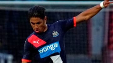 Rumored Tottenham target Ayoze Perez playing for Newcastle