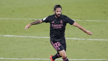 SEVILLE, SPAIN - SEPTEMBER 26: Isco of Real Madrid in action during the La Liga Santader match between Real Betis and Real Madrid at Estadio Benito Villamarin on September 26, 2020 in Seville, Spain. (Photo by Fran Santiago/Getty Images)