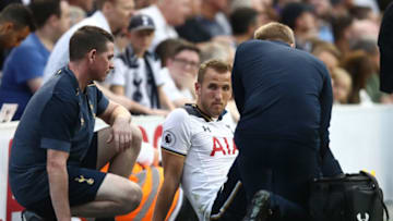 LONDON, ENGLAND - SEPTEMBER 18: Harry Kane of Tottenham Hotspur gets treatment from the Tottenham Hotspur medical team on the side of the pitch during the Premier League match between Tottenham Hotspur and Sunderland at White Hart Lane on September 18, 2016 in London, England. (Photo by Julian Finney/Getty Images)