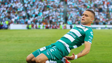 TORREON, MEXICO - AUGUST 19: Jonathan Rodriguez of Santos celebrates after scoring the second goal of his team during the fifth round match between Santos Laguna and Tigres UANL as part of the Torneo Apertura 2018 Liga MX at Corona Stadium on August 5, 2018 in Torreon, Mexico. (Photo by Armando Marin/Jam Media/Getty Images)