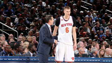 NEW YORK, NY - OCTOBER 29: Head Coach Jeff Hornacek of the New York Knicks talks with Kristaps Porzingis (Photo by Nathaniel S. Butler/NBAE via Getty Images)
