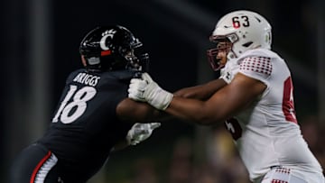 Cincinnati Bearcats defensive lineman Jowon Briggs during game against the Temple Owls at Nippert Stadium.