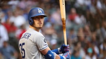 PHOENIX, ARIZONA - JUNE 04: Cody Bellinger #35 of the Los Angeles Dodgers warms up on deck during the MLB game against the Arizona Diamondbacks at Chase Field on June 04, 2019 in Phoenix, Arizona. (Photo by Christian Petersen/Getty Images)