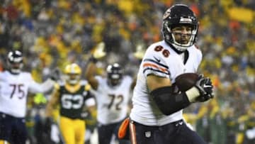 Nov 26, 2015; Green Bay, WI, USA; Chicago Bears tight end Zach Miller (86) makes a touchdown catch against the Green Bay Packers during the first half for a NFL game on Thanksgiving at Lambeau Field. Mandatory Credit: Mike DiNovo-USA TODAY Sports