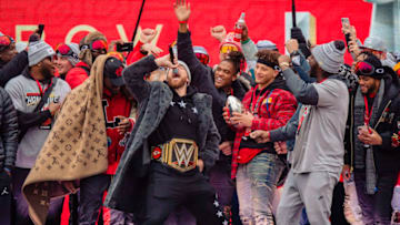 KANSAS CITY, MO - FEBRUARY 05: Travis Kelce #87 of the Kansas City Chiefs exhorts fans during the Kansas City Super Bowl parade on February 5, 2020 in Kansas City, Missouri. (Photo by Kyle Rivas/Getty Images)