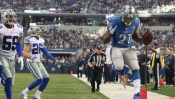 Jan 4, 2015; Arlington, TX, USA; Detroit Lions running back Reggie Bush (21) scores on a touchdown run past Dallas Cowboys outside linebacker Anthony Hitchens (59) and Sterling Moore (26) during the first quarter in the NFC Wild Card Playoff Game at AT&T Stadium. Mandatory Credit: Tim Heitman-USA TODAY Sports