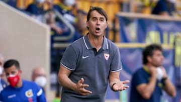 VILLAREAL, SPAIN - MAY 16: Julen Lopetegui, Manager of Sevilla FC reacts during the La Liga Santander match between Villarreal CF and Sevilla FC at Estadio de la Ceramica on May 16, 2021 in Villareal, Spain. (Photo by Manuel Queimadelos Quality Sport Images/Getty Images)