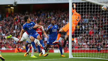 LONDON, ENGLAND - AUGUST 11: Shinji Okazaki of Leicester City scores a goal to make it 1-1 during the Premier League match between Arsenal and Leicester City at Emirates Stadium on August 11, 2017 in London, England. (Photo by Catherine Ivill - AMA/Getty Images)