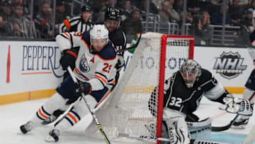 Edmonton Oilers Leon Draisaitl, #29, drives behind net. Mandatory Credit: Kirby Lee-USA TODAY Sports