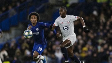 LONDON, ENGLAND - DECEMBER 10: Willian da Silva of Chelsea (L) plays against Boubakary Soumare of Lille (R) during the UEFA Champions League group H match between Chelsea FC and Lille OSC at Stamford Bridge on December 10, 2019 in London, United Kingdom. (Photo by Ricardo Nogueira/Eurasia Sport Images/Getty Images)
