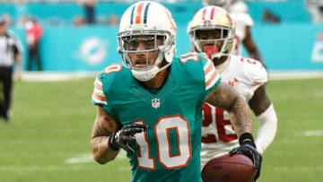 MIAMI GARDENS, FL - NOVEMBER 27: Kenny Stills #10 of the Miami Dolphins scores a touchdown in the 3rd quarter against the San Francisco 49ers at Hard Rock Stadium on November 27, 2016 in Miami Gardens, Florida. (Photo by Eric Espada/Getty Images)