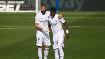 VILLAREAL, SPAIN - OCTOBER 04: Karim Benzema (L) and Vinicius Junior of Real Madrid CF reacts prior to the La Liga Santander match between Levante UD and Real Madrid at Estadio de la Ceramica on October 4, 2020 in Villareal, Spain. (Photo by David Aliaga/MB Media/Getty Images)