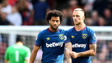 LONDON, ENGLAND - AUGUST 25: Felipe Anderson and Marko Arnautovic of West Ham United speak during the Premier League match between Arsenal FC and West Ham United at Emirates Stadium on August 25, 2018 in London, United Kingdom. (Photo by Clive Mason/Getty Images)