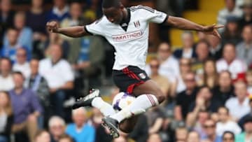 LONDON, ENGLAND - MARCH 30: Moussa Dembele of Fulham controls the ball during the Barclays Premier League match between Fulham and Everton at Craven Cottage on March 30, 2014 in London, England. (Photo by Scott Heavey/Getty Images)