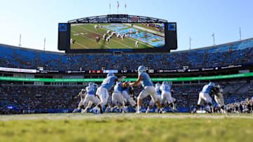 CHARLOTTE, NORTH CAROLINA - AUGUST 31: Sam Howell #7 of the North Carolina Tar Heels hands the ball off to teammate Antonio Williams #24 of the North Carolina Tar Heels during the Belk College Kickoff game at Bank of America Stadium on August 31, 2019 in Charlotte, North Carolina. (Photo by Streeter Lecka/Getty Images)