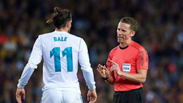 BARCELONA, SPAIN - MAY 06: Gareth Bale of Real Madrid reacts as Alejandro Jose Hernandez Hernandez during the La Liga match between Barcelona and Real Madrid at Camp Nou on May 6, 2018 in Barcelona, Spain. (Photo by Quality Sport Images/Getty Images)