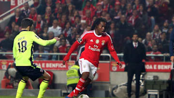Benfica's midfielder Renato Sanches vies with Braga's midfielder Rafa Silva during the Portuguese League football match SL Benfica v SC Braga at Luz stadium in Lisbon on April 1, 2016. Benfica wins 5-1. ( Photo by Pedro Fiúza/NurPhoto via Getty Images)