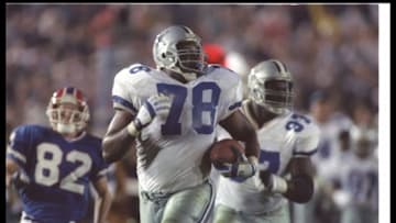 31 Jan 1993: Defensive lineman Leon Lett of the Dallas Cowboys runs with the ball after recovering a fumble during Super Bowl XXVII against the Buffalo Bills at the Rose Bowl in Pasadena, California. Wide receiver Don Beebe #82 of the Buffalo Bills, str