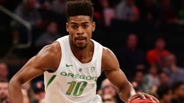 NEW YORK, NEW YORK - NOVEMBER 16: Victor Bailey Jr. #10 of the Oregon Ducks dribbles down the court in the first half of the game against Syracuse Orange during the 2k Empire Classic at Madison Square Garden on November 16, 2018 in New York City. (Photo by Sarah Stier/Getty Images)